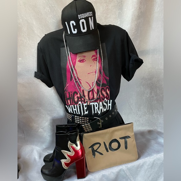 High class white trash! Get our exclusive Julia Fox trashy tee size Large Men’s - Picture 8 of 11